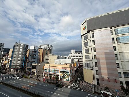 陽当たり・通風・開放感に恵まれた環境です。