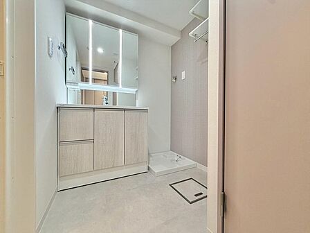 十分な広さの脱衣所。