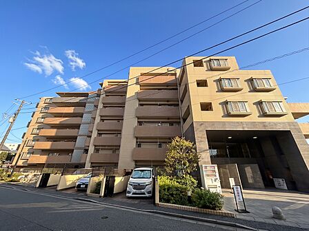 飽きのこないシンプルモダンな外観です。