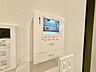 設備：誰が来てもわかる様にモニター付きインターホンを設置。