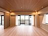 室内：通風・採光に優れ、心地よい光と風が溢れています。