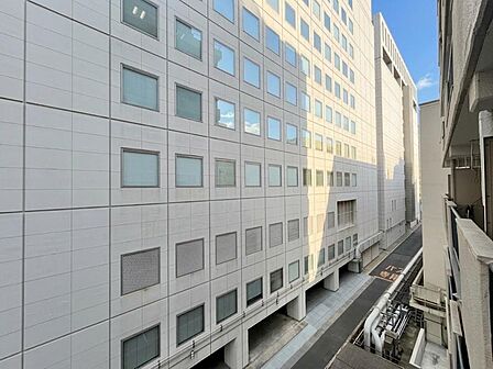 陽当たり・通風・開放感に恵まれた環境です。