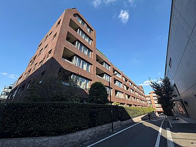 外観:飽きのこないシンプルモダンな外観です。 外観:飽きのこないシンプルモダンな外観です。