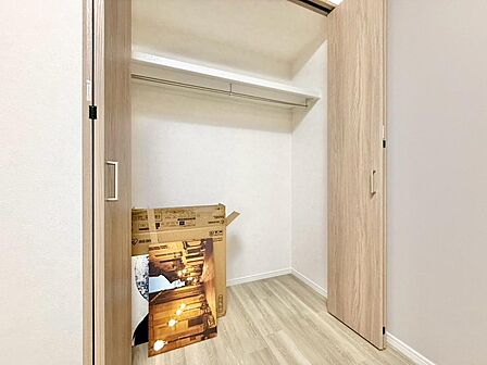 家電やスーツケース、ストック品など何でも片付く嬉しい空間です。