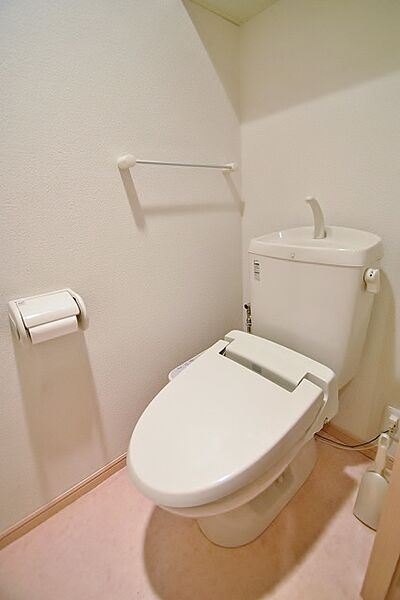 画像14:清潔感のあるトイレです