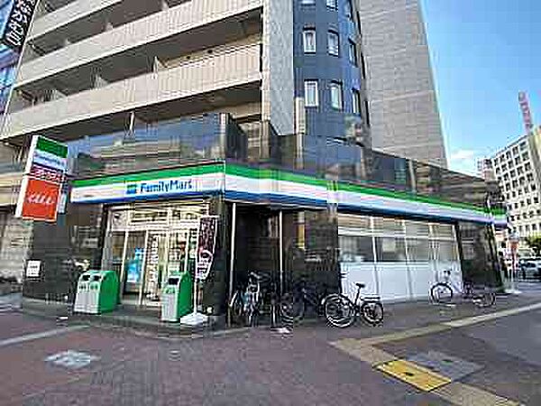 画像29:【コンビニエンスストア】ファミリーマート 大国町店まで757ｍ