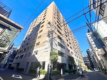 爽やかな青空の下に贅沢なほどに降り注ぐ陽光、豊かな居住性。クオリティが見事に調和した住空間。