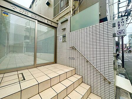 帰宅されるご家族や、訪れる方を優しく迎える・安らぎに満ちた生活空間を予感させてくれます。