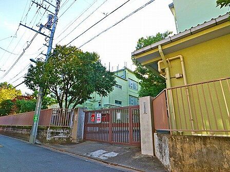 渋谷区立笹塚中学校 850m