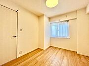 リビングで楽しく過ごした後はプライベートな時間を満喫。静かな環境でリラックスタイムをお過ごし下さい。