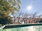 南からの採光と、気持ちのいい風が吹き抜ける開放感のある空間に。