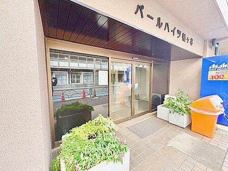 エントランスは、まさに顔となる場所。満ち足りたプライベートシーンへと誘う気品があります。