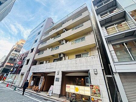 休日にショッピングを愉しんだり、美味しいものを食べたり、そんな彩りある暮らしが享受できる立地。