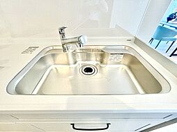 調理器具や食器類もゆったり洗えるシンクが嬉しいですね。
