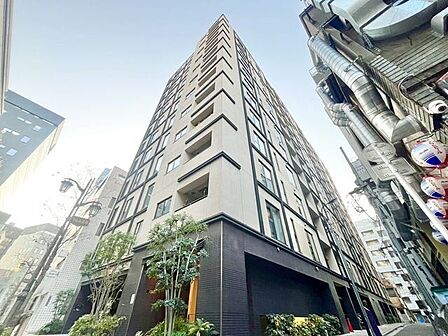 環境に調和した気品漂う外観。落ち着きのある上質な空間へといざないます。