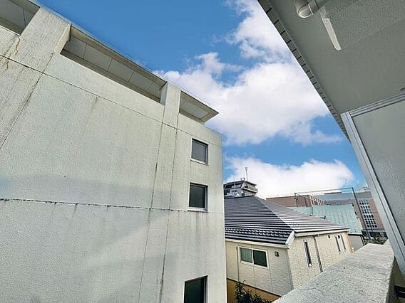 通り抜けた風が...