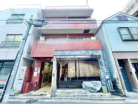 末永く住まうことを第一に考え飽きの来ない仕上がりの外観。