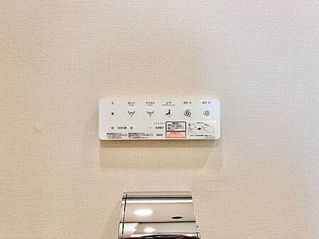トイレのウォシュレットリモコン。充実の機能が備わっています。