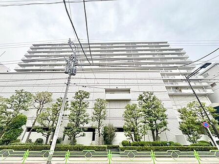 穏やかな住環境と充実の生活利便性を備えたこの地で誇りに思える住まいを実現。