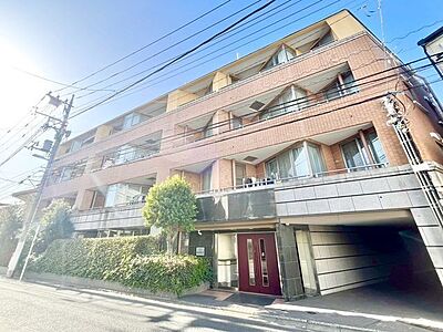 外観:住まいは明日へのエネルギーを養うオアシスだとすれば、元気のでる存在でなければなりません。 外観:住まいは明日へのエネルギーを養うオアシスだとすれば、元気のでる存在でなければなりません。