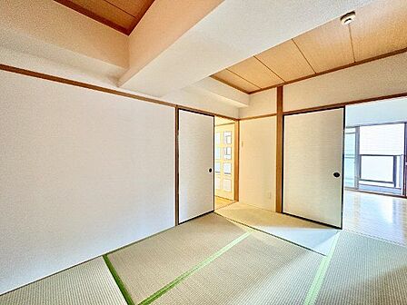 便利な和室。井草の香りがやすらぎを与えます。