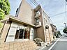 外観：高貴な雰囲気を纏う外観。クオリティを追求した快適な空間が住まう方の心を満たします。