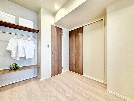 過ぎ行く時間をゆったりと感じることができる落ち着いたお部屋。プライベートな時間を満喫できます。