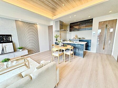 洗練されたデザインと機能性が織りなすこだわりの住空間。ゆったりとした時間をお過ごしください。