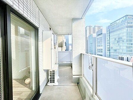 日々忙しく過ぎ去る暮らしに、大きなゆとりを与えてくれるバルコニー。
