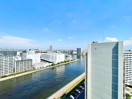 陽の光に溢れたリバービュー。四季の変化を楽しめます。