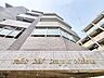 外観：お洒落なマンション名のプレートは華やいだ気分を演出し、訪れる方を優雅な空間へと導いてくれます。