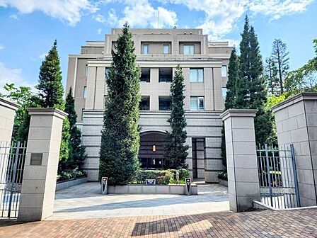おしゃれな雰囲気や自然の潤い、親しみやすさといった個性を、街に新たな価値をもたらし続けてくれます。