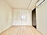 子供部屋：過ぎ行く時間をゆったりと感じることができる落ち着いたお部屋。静かな環境でリラックスタイムを。