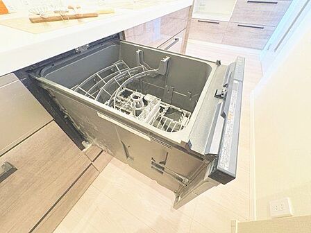 ビルトイン食洗機は、節水や節電機能も充実して家事の手助けをしてくれます。