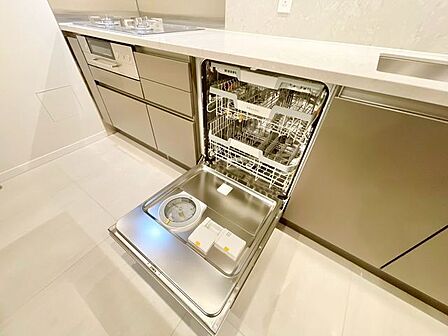 ビルトイン食洗機は作業スペースが広く使え、節約効果もあり、家事の時短にもなります。