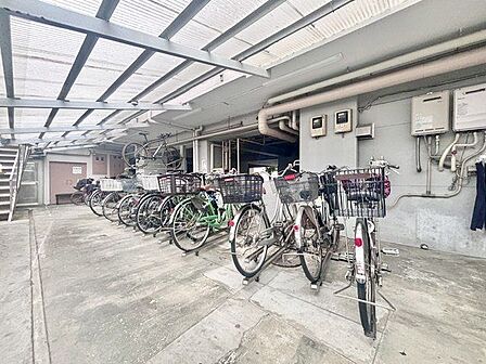 敷地内駐輪場。