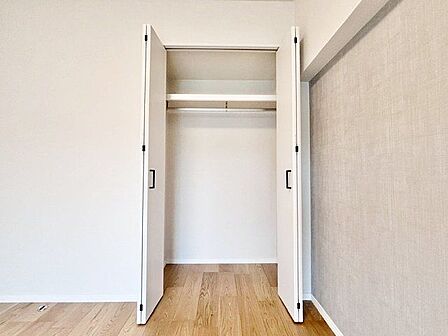 充分な収納スペースを確保。居室内に余計な家具を置く必要がなく、シンプルですっきりとした暮らしが実現。