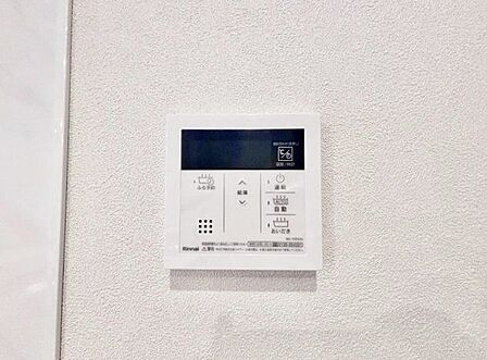 おふろの「追焚き」ができるリモコン。多彩な機能満載のリモコンは、毎日のお湯ライフをより楽しく便利に。