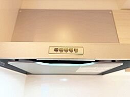 スタイリッシュなフォルムでお手入れのしやすいレンジフードです。