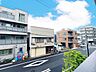 その他：バルコニーに出た時には、頬をなでる優しい風を感じることが出来ます。つい深呼吸をしたくなります。（空の加工を生成AIで行っています）