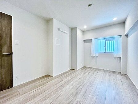 木のぬくもりを感じられる穏やかな空間。静かな環境でリラックスタイムを。