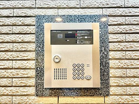 オートロック付で防犯面に配慮した住まいです。