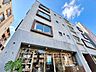 外観：明るさとぬくもりを感じる、落ち着いた佇まい。ずっと色あせない、愛情の持てる外観。（空の加工を生成AIで行っています）