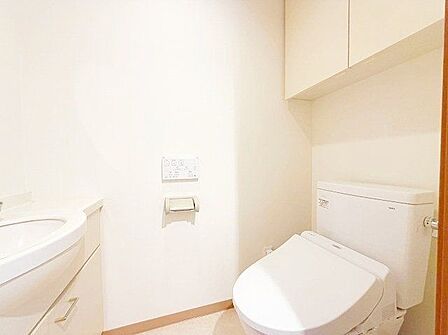 毎日使う場所だからこそ、使い勝手を考慮しました。白を基調に、飽きのこない空間に。