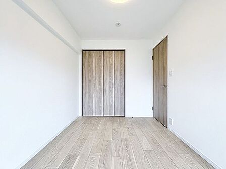 木目の質感が美しい飽きのこない穏やかな住空間。静かな環境でリラックスタイムを。