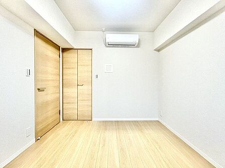 過ぎ行く時間をゆったりと感じることができる落ち着いたお部屋。プライベートな時間を満喫できます。