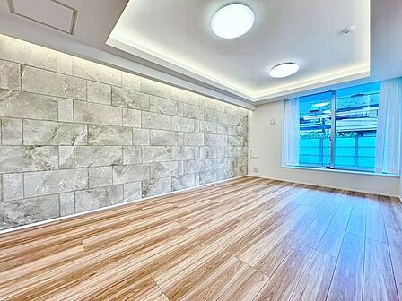 家具やアートなども余裕をもって配置できます。