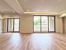 室内：家具やアートなども余裕をもって配置できます。お気に入りのアイテムで満たしてください。
