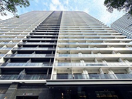 優雅な立ち姿のお住まいは多様なライフスタイルをサポートし、上質な時間をお過ごしいただけます。