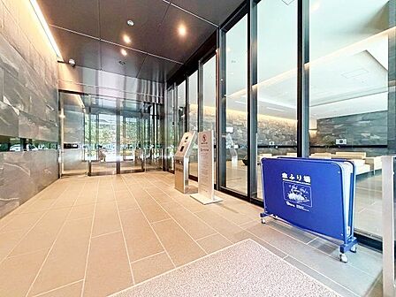 すっきりと無駄の無い美しい空間がお出迎え。
